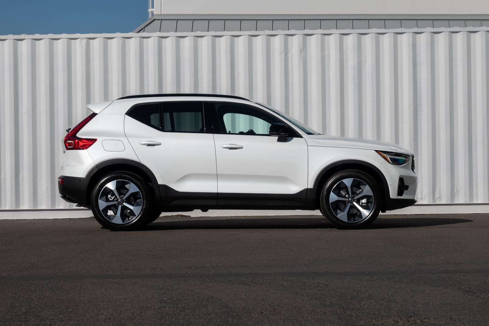 2026 Volvo XC40 Plus - Photo 8