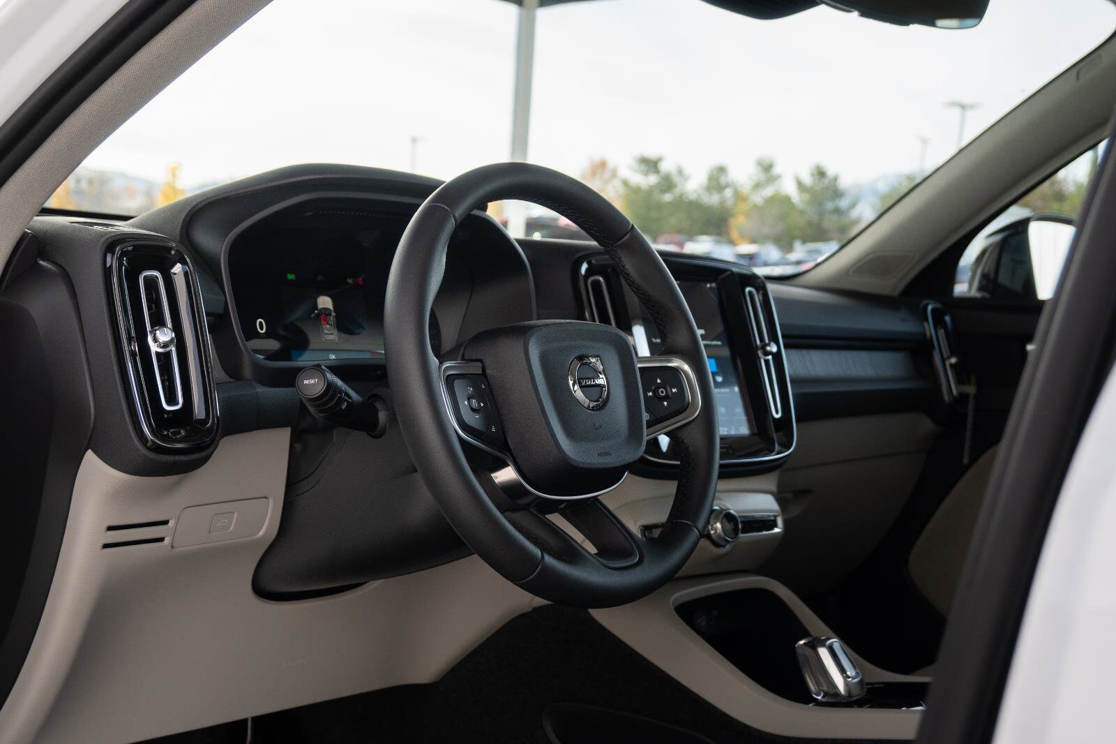 2026 Volvo XC40 Plus - Photo 24