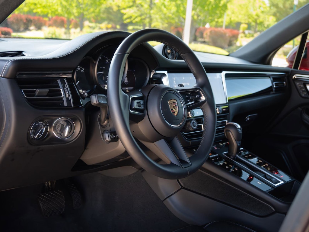 Used 2025 Porsche Macan Base SUV