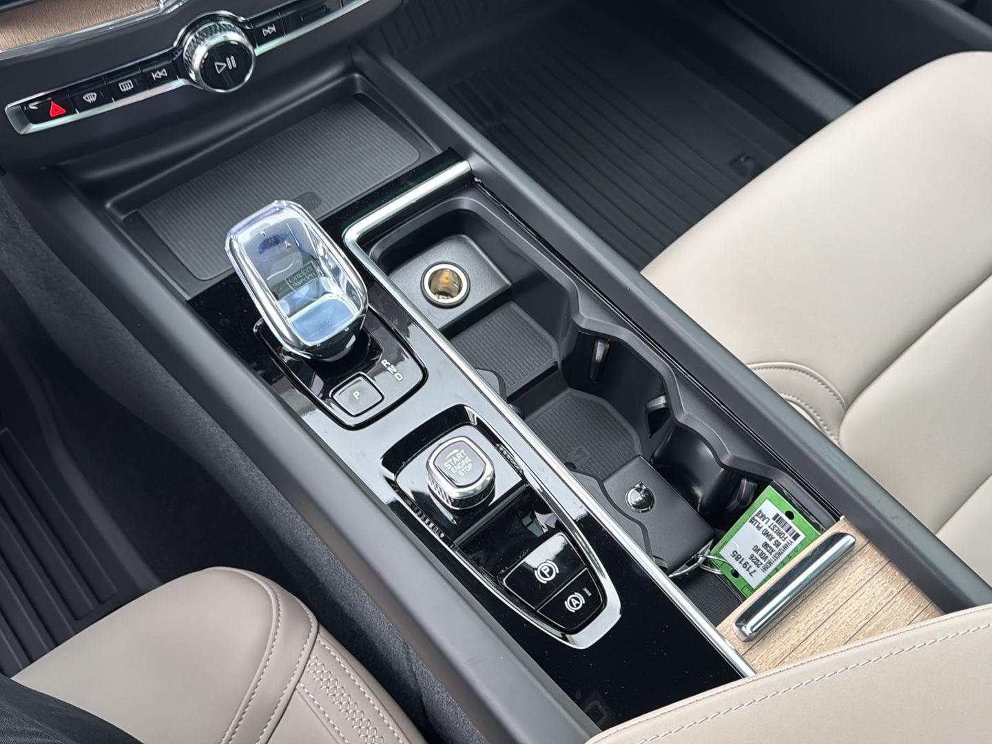 2026 Volvo XC60 Plus - Photo 13