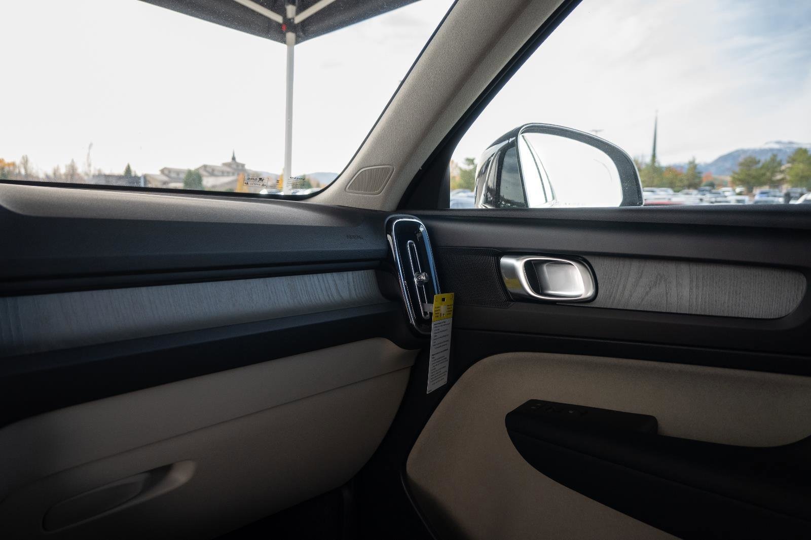 2026 Volvo XC40 Plus - Photo 25