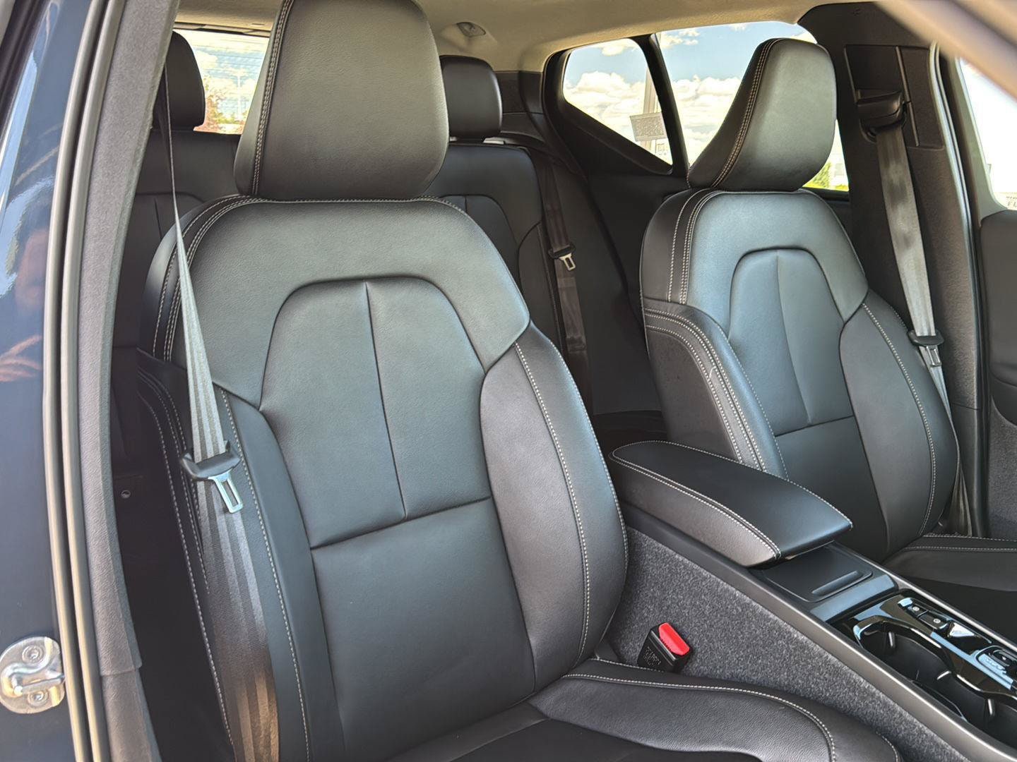 2026 Volvo XC40 Plus - Photo 18