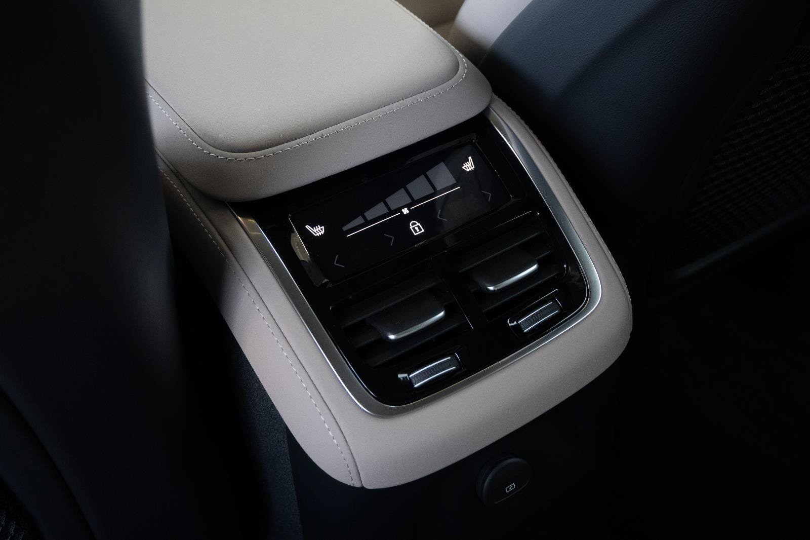 2026 Volvo XC90 Plus - Photo 24