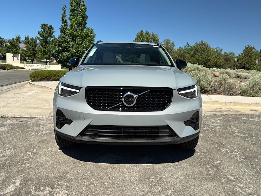 New 2026 Volvo XC40 B5 Plus SUV