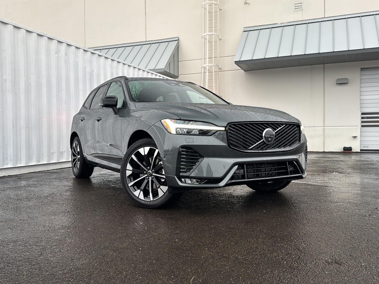2026 Volvo XC60 Plus - Photo 10