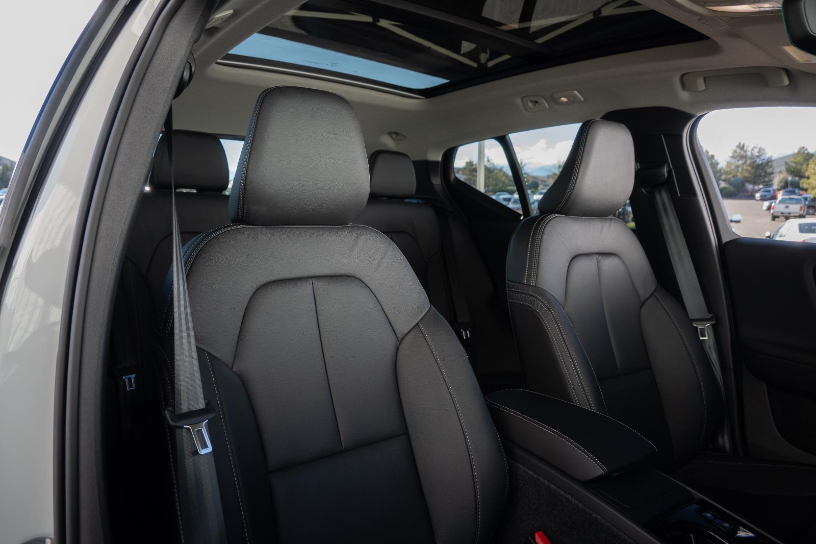 2026 Volvo XC40 Plus - Photo 13