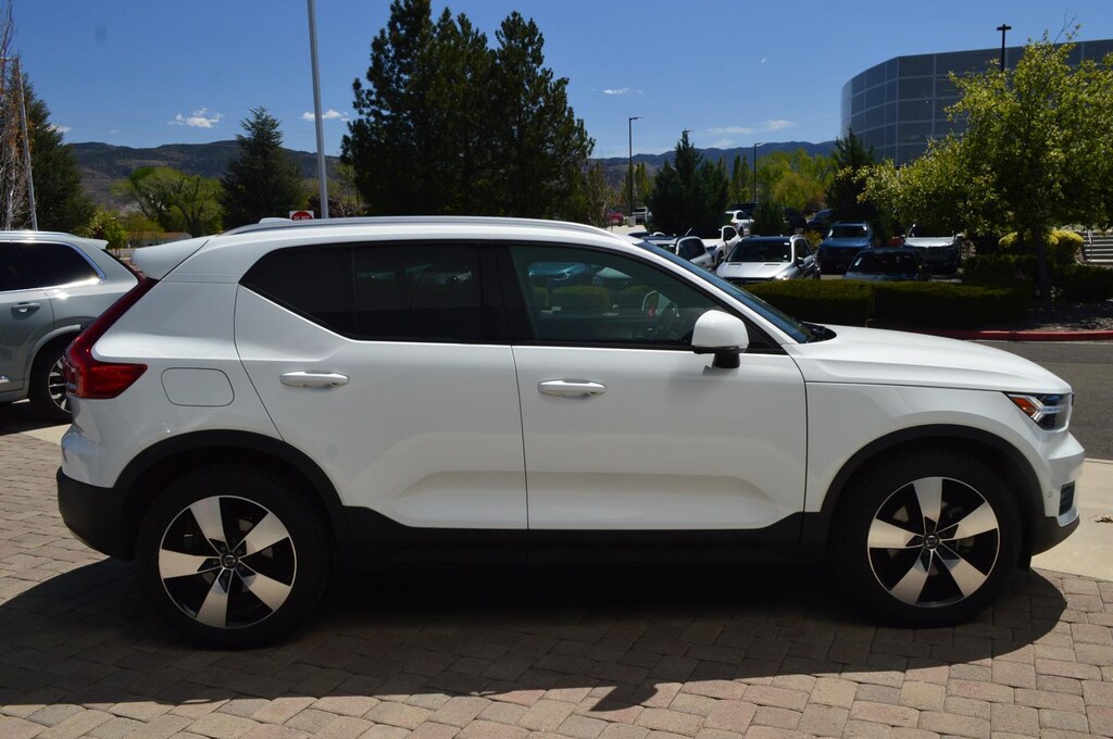 Used 2019 Volvo XC40 Momentum SUV