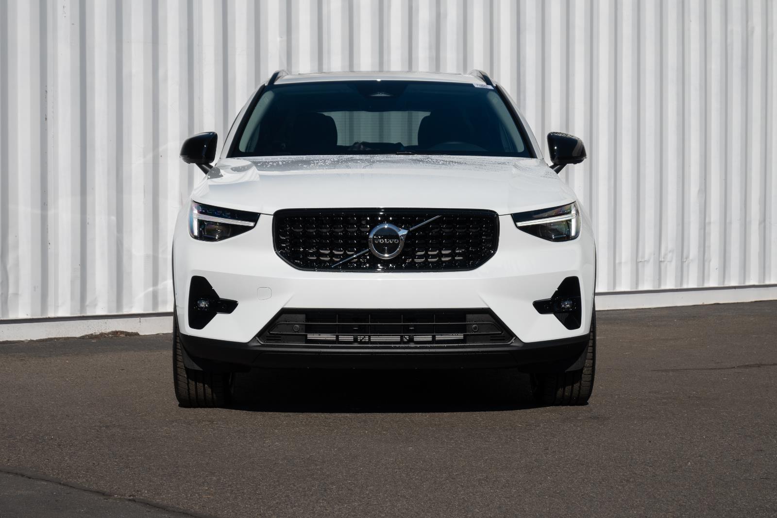 2026 Volvo XC40 Plus - Photo 11