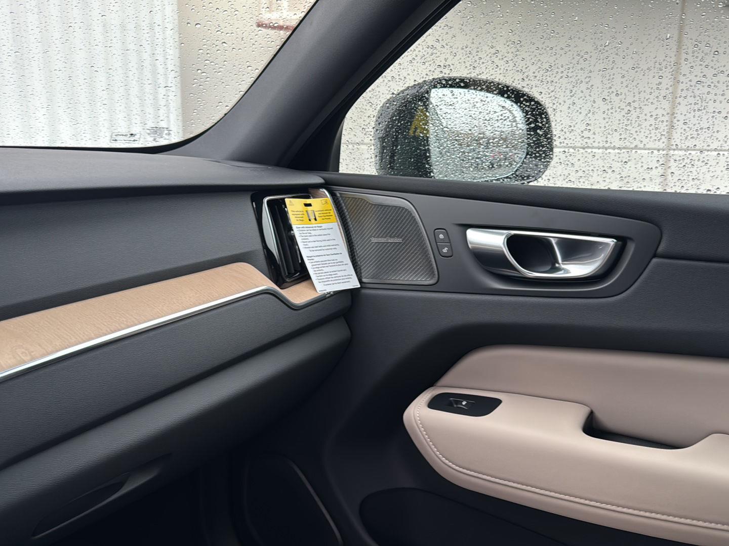 2026 Volvo XC60 Plus - Photo 14