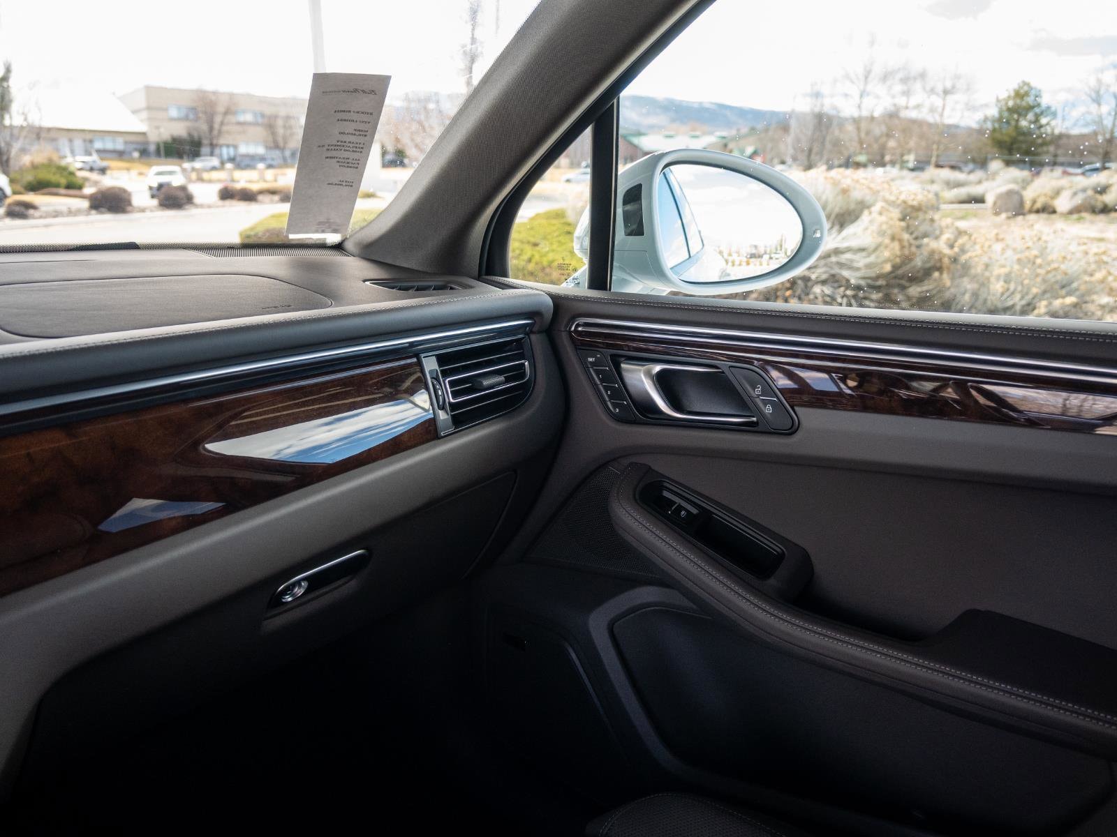 2025 Porsche Macan Base - Photo 22