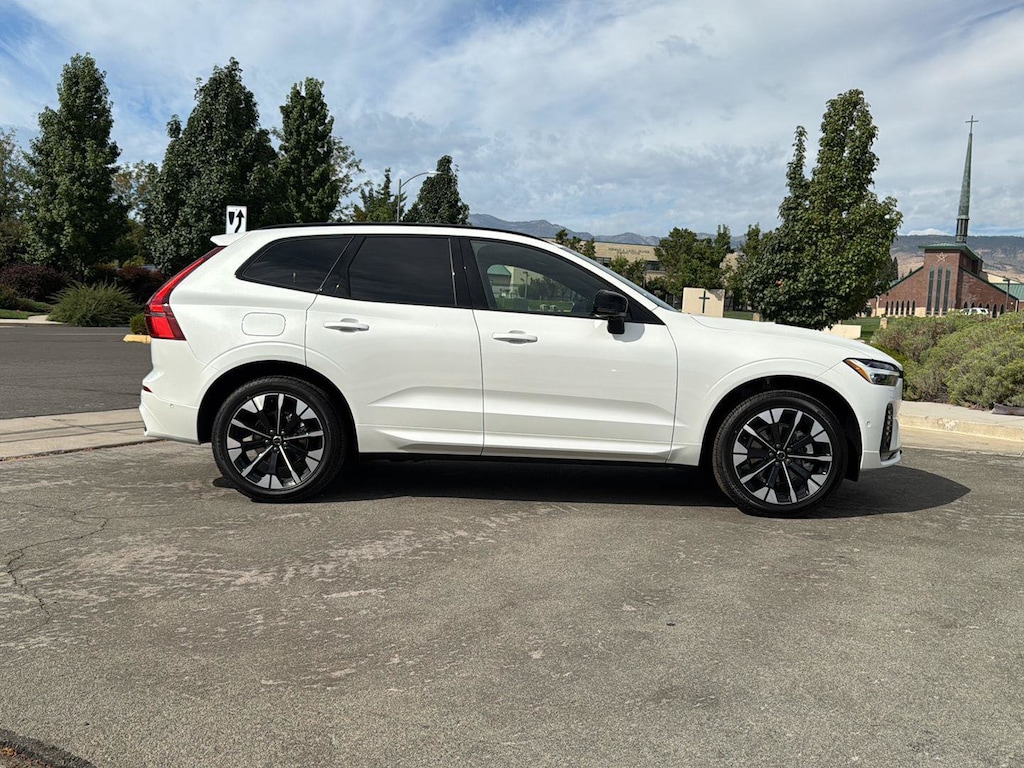 New 2026 Volvo XC60 B5 Plus SUV
