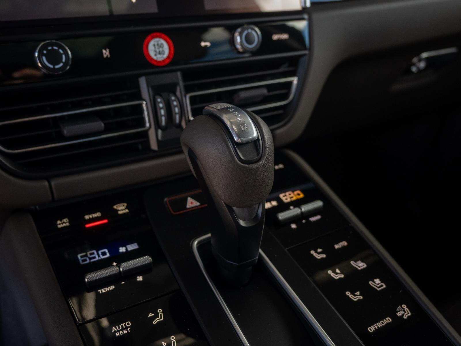 2025 Porsche Macan Base - Photo 21