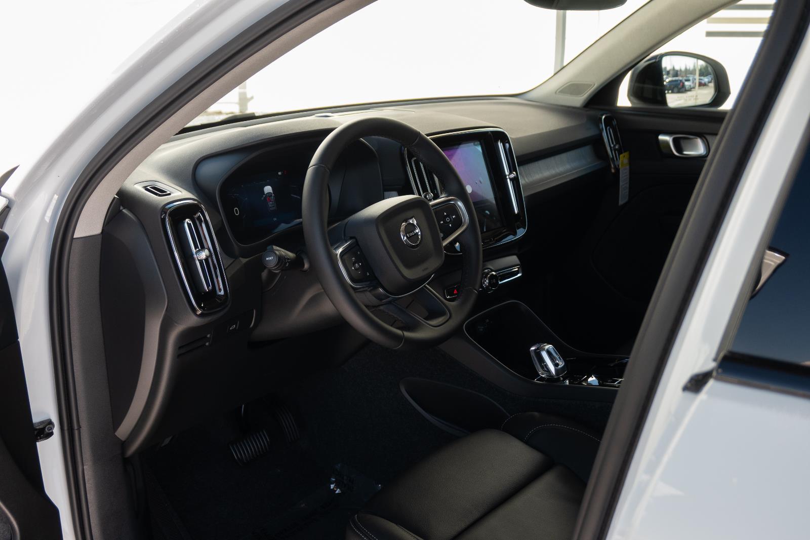 2026 Volvo XC40 Plus - Photo 4