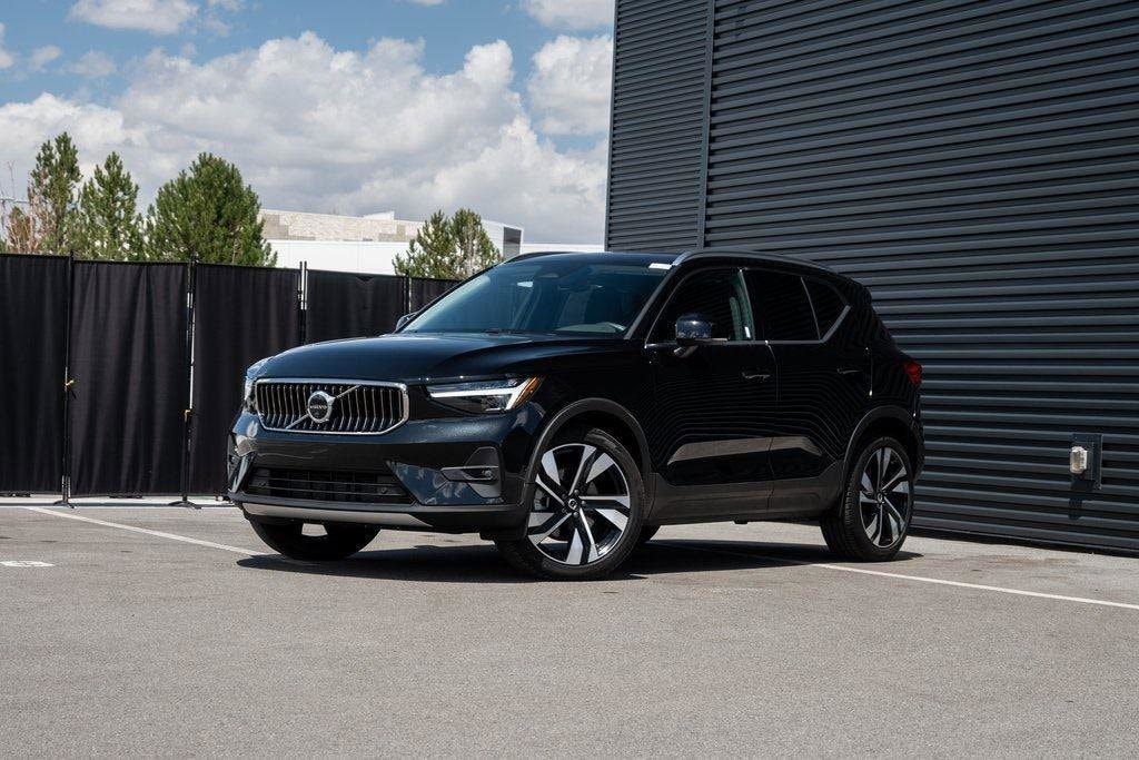 Certified 2024 Volvo XC40 Ultimate Bright Theme B5 AWD Ultimate Bright Theme