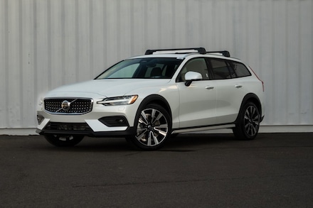 2026 Volvo V60 Cross Country B5 Ultra AWD Wagon