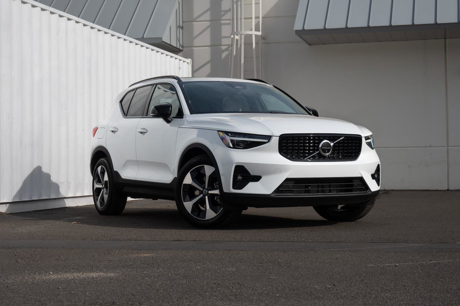 2026 Volvo XC40 Plus - Photo 10