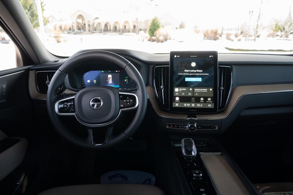 New 2026 Volvo XC60 plug-in hybrid T8 Plus SUV