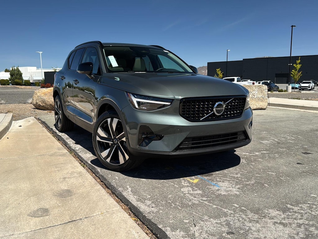New 2026 Volvo XC40 B5 Ultra SUV