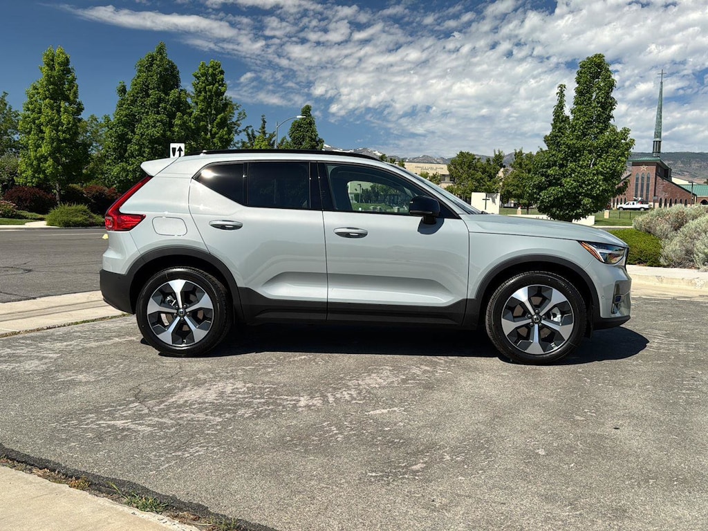 New 2026 Volvo XC40 B5 Plus SUV
