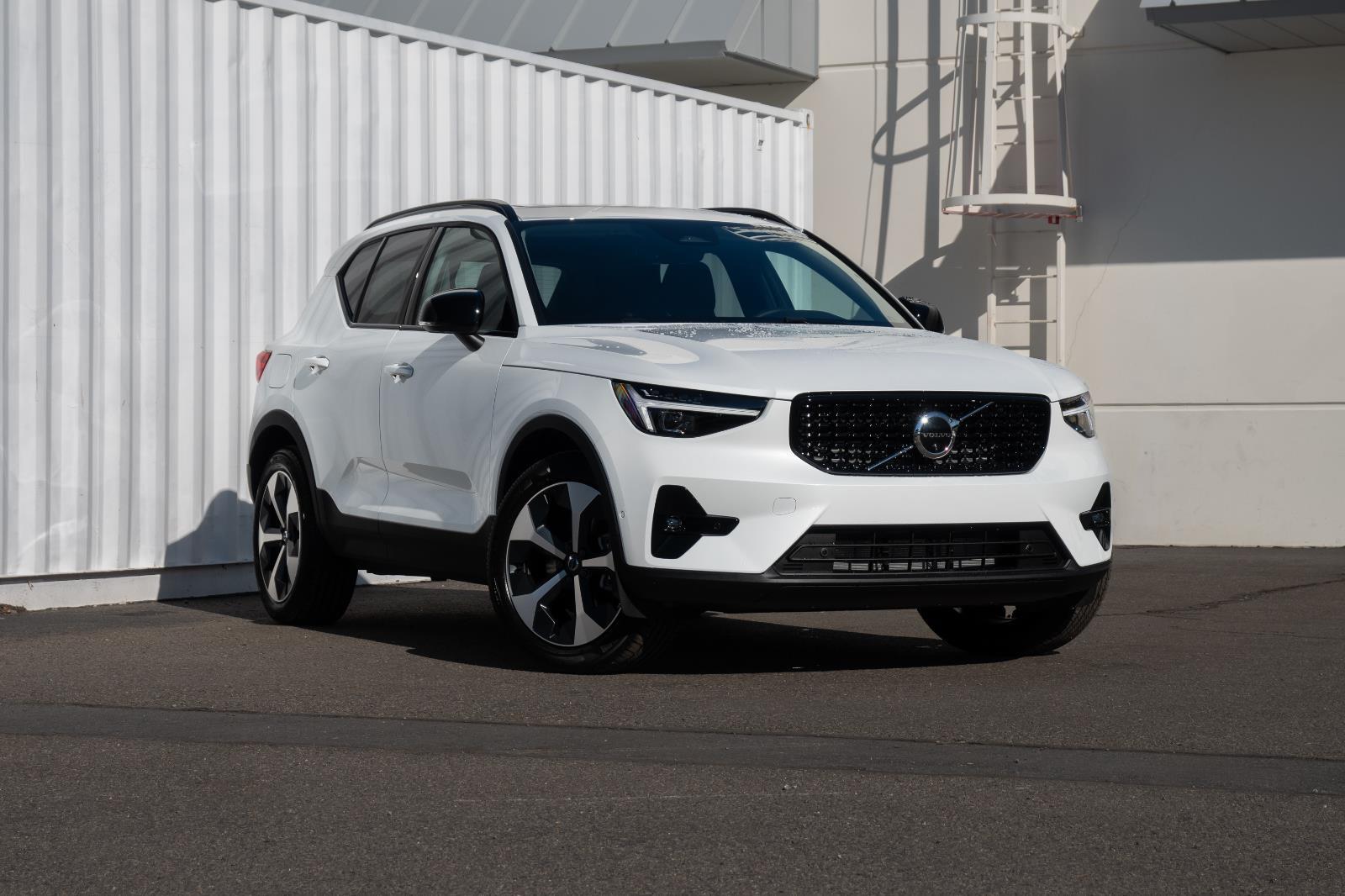 2026 Volvo XC40 Plus - Photo 10