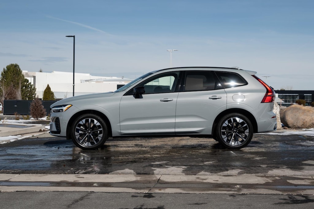 New 2026 Volvo XC60 plug-in hybrid T8 Plus SUV