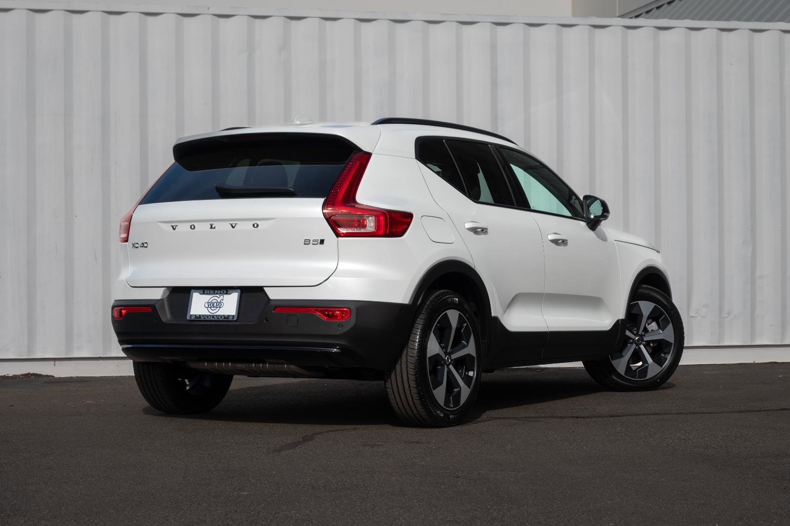2026 Volvo XC40 Plus - Photo 7