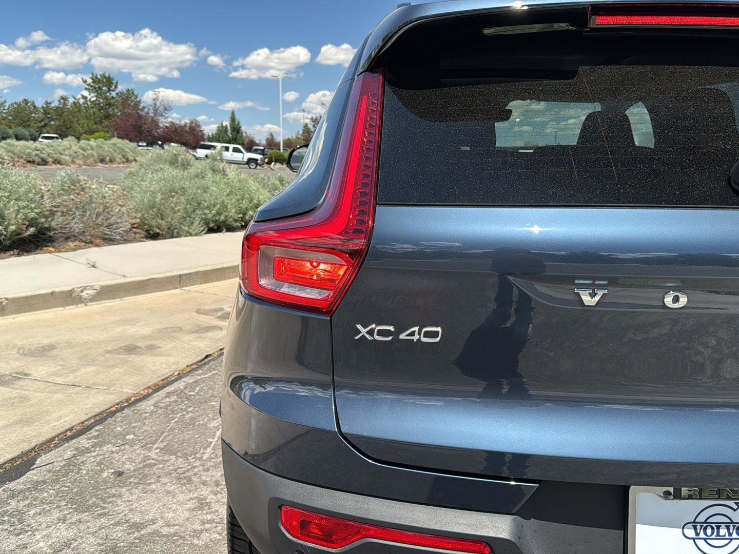 2026 Volvo XC40 Plus - Photo 11