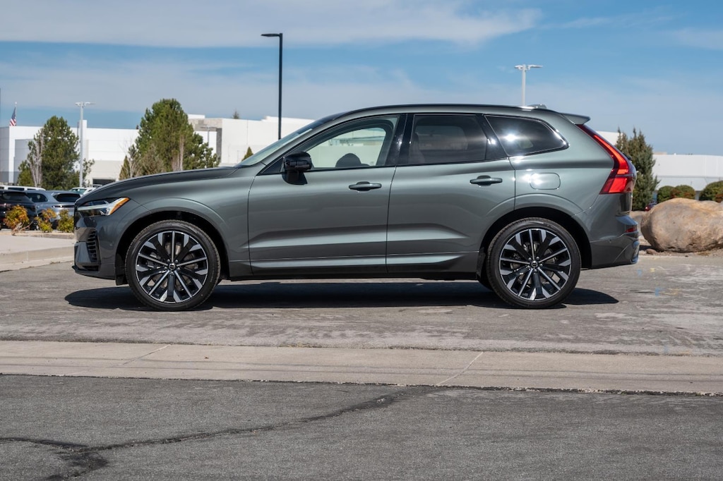 New 2026 Volvo XC60 plug-in hybrid T8 Ultra SUV