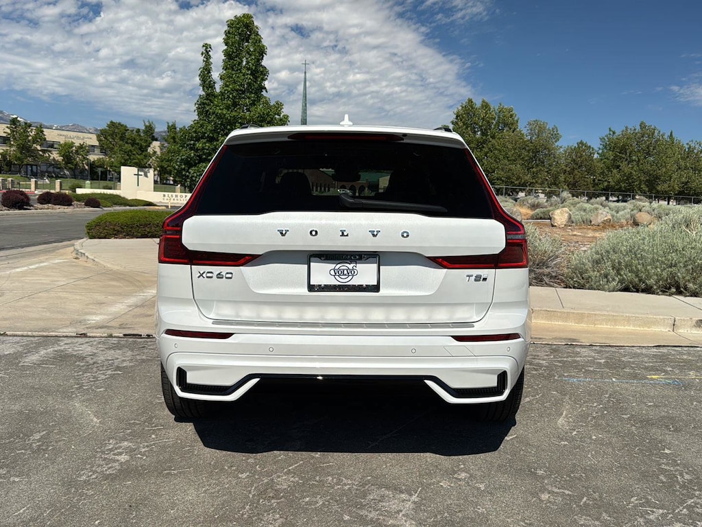 New 2026 Volvo XC60 plug-in hybrid T8 Plus SUV