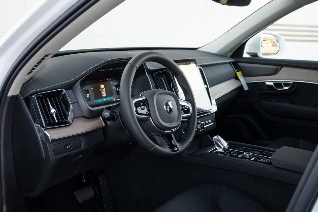 2026 Volvo XC90 Plus - Photo 16