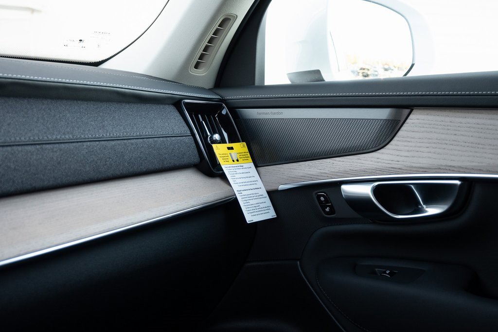 2026 Volvo XC90 Plus - Photo 17