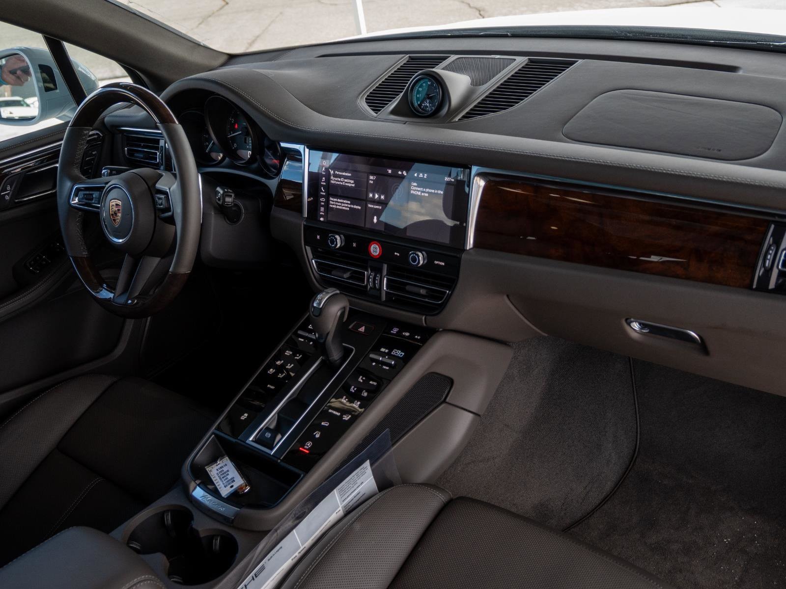 2025 Porsche Macan Base - Photo 14