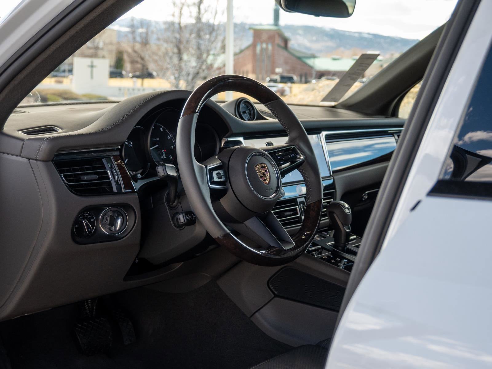2025 Porsche Macan Base - Photo 12