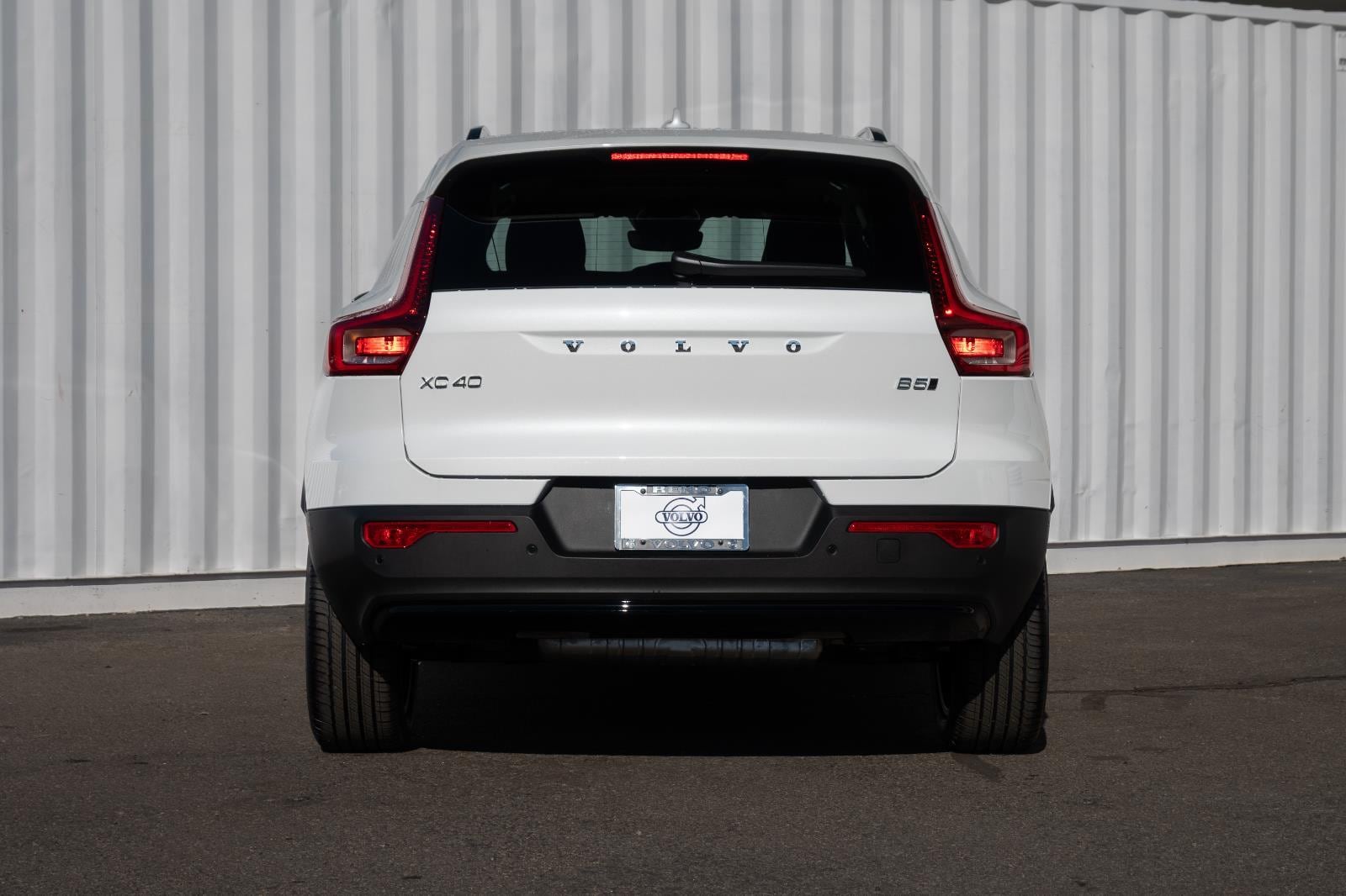 2026 Volvo XC40 Plus - Photo 6
