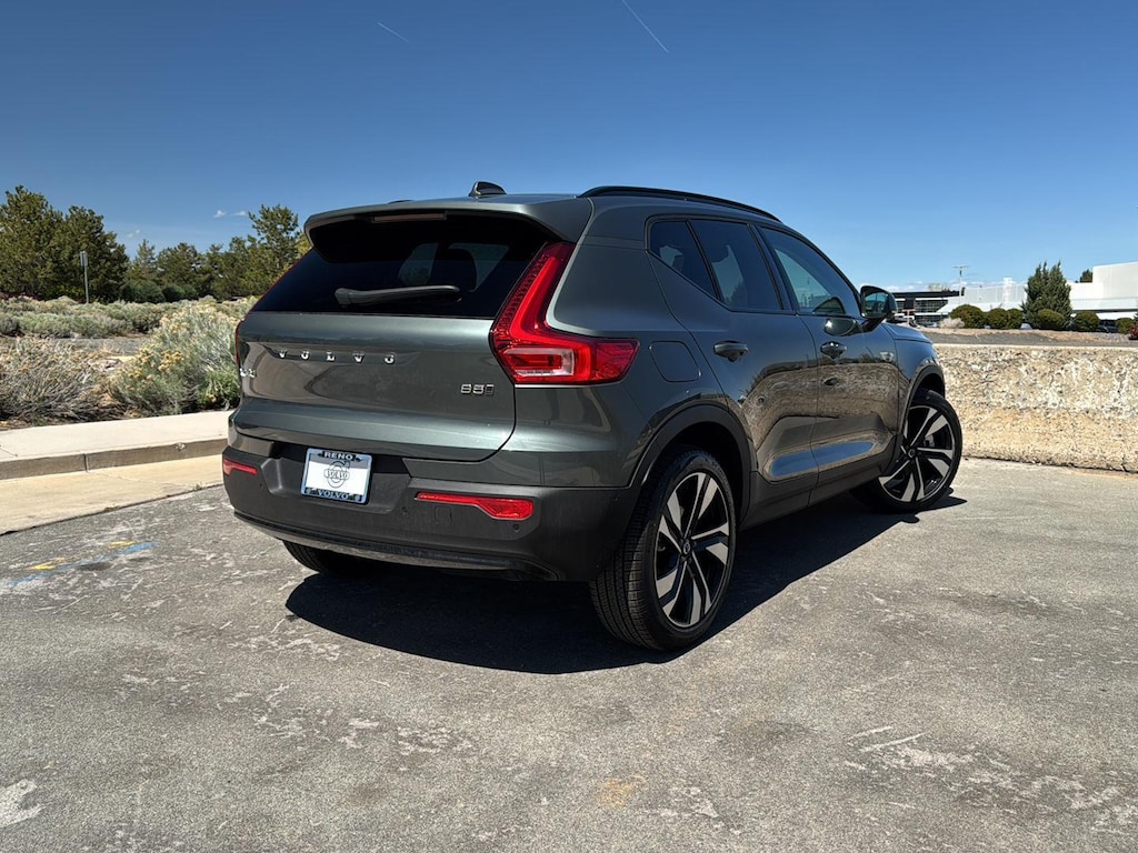 New 2026 Volvo XC40 B5 Ultra SUV
