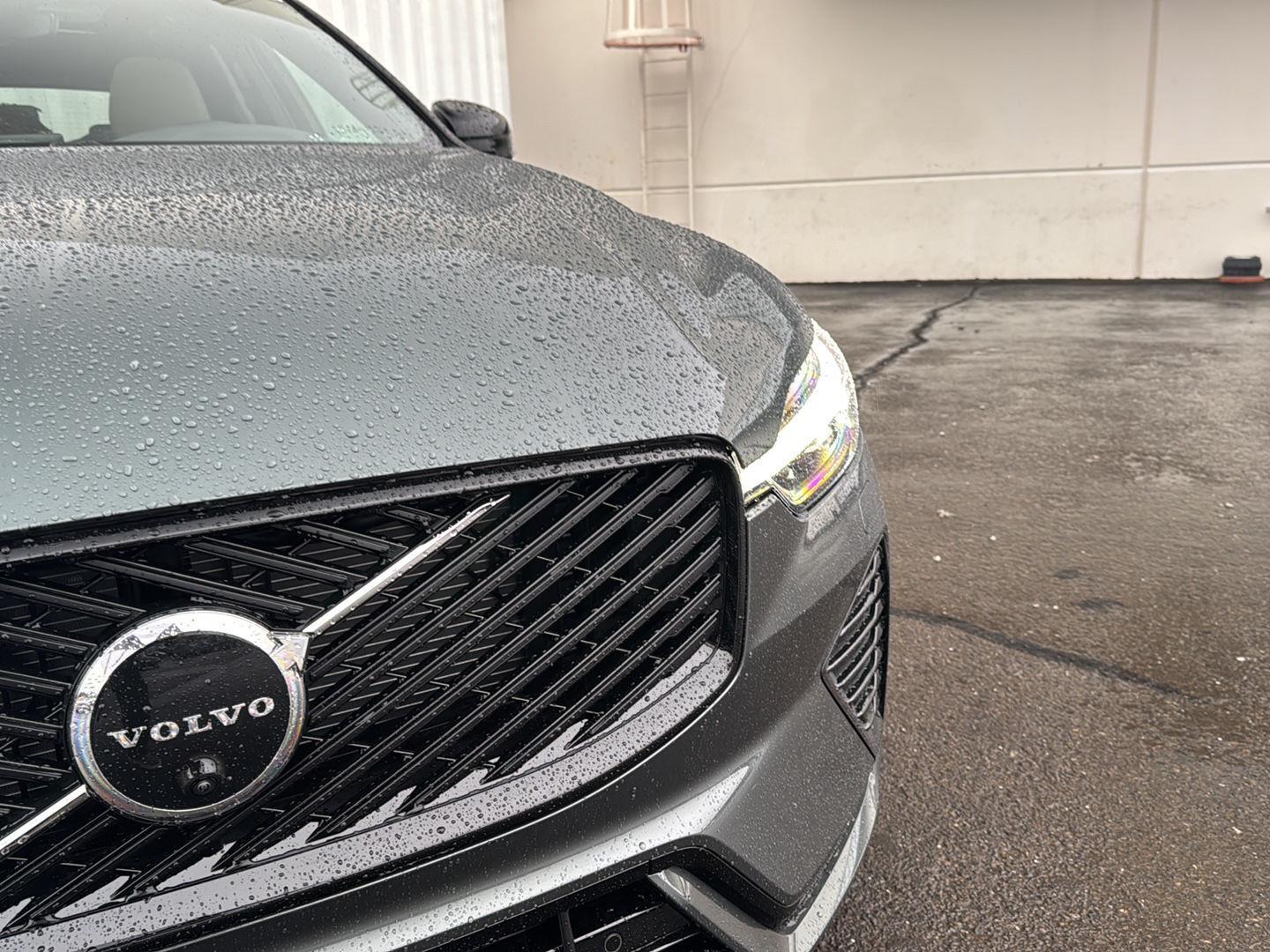 2026 Volvo XC60 Plus - Photo 18