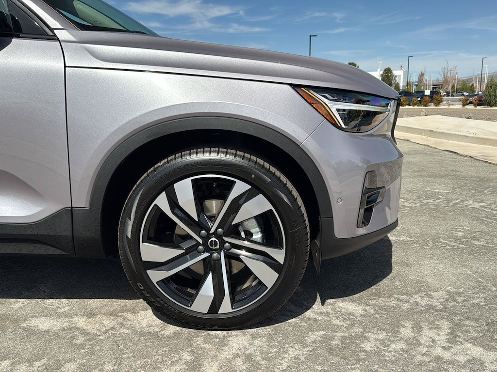 New 2026 Volvo XC40 B5 Plus SUV