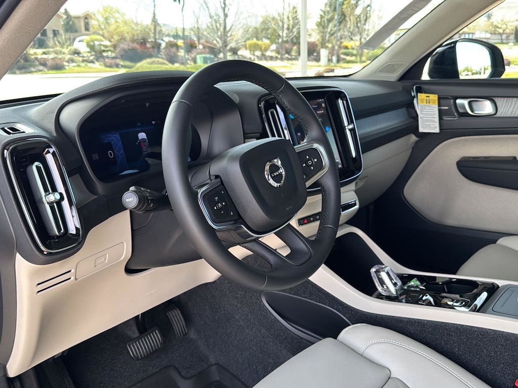 New 2026 Volvo XC40 B5 Ultra SUV