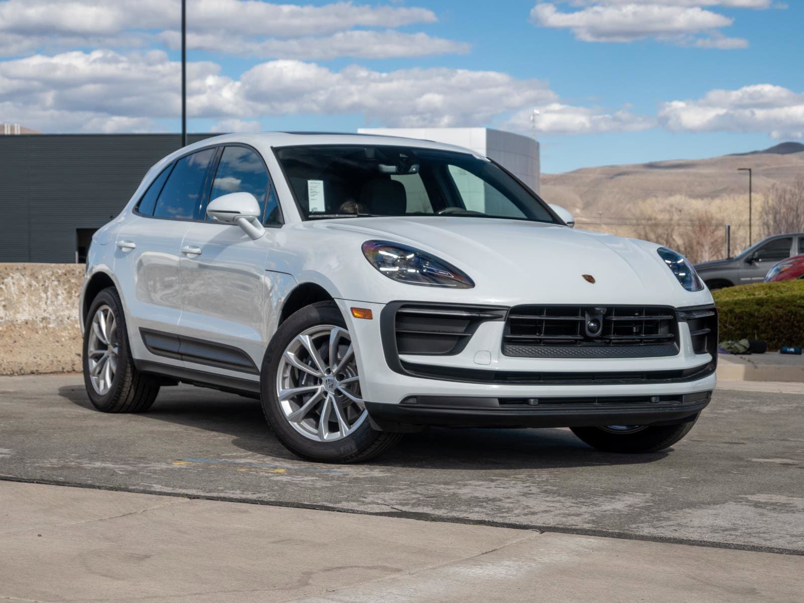 2025 Porsche Macan Base - Photo 10