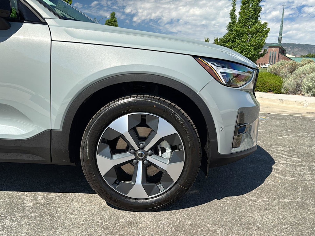 New 2026 Volvo XC40 B5 Plus SUV