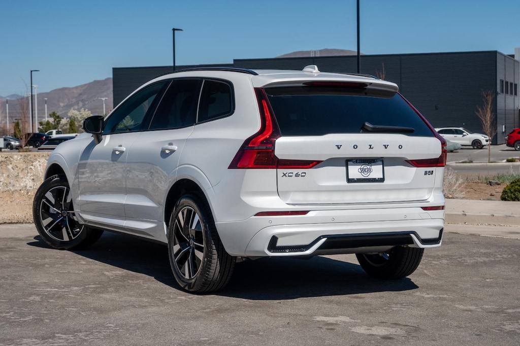 New 2026 Volvo XC60 B5 Core SUV