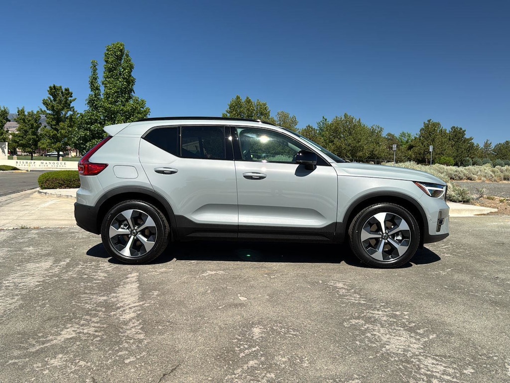 New 2026 Volvo XC40 B5 Plus SUV