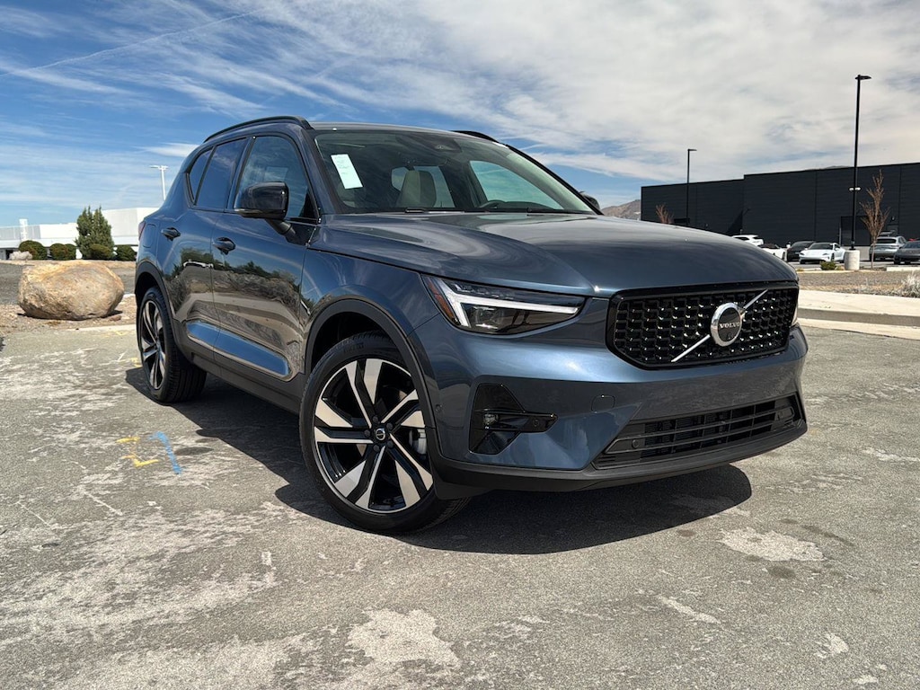 New 2026 Volvo XC40 B5 Ultra SUV