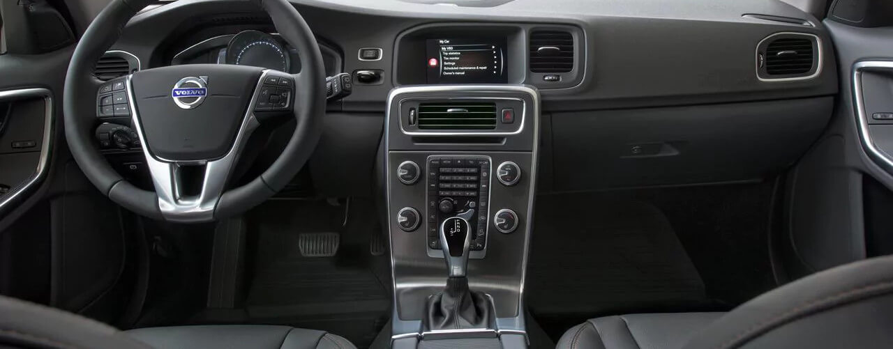 2017 Volvo V60 Cross Country Interior Dash