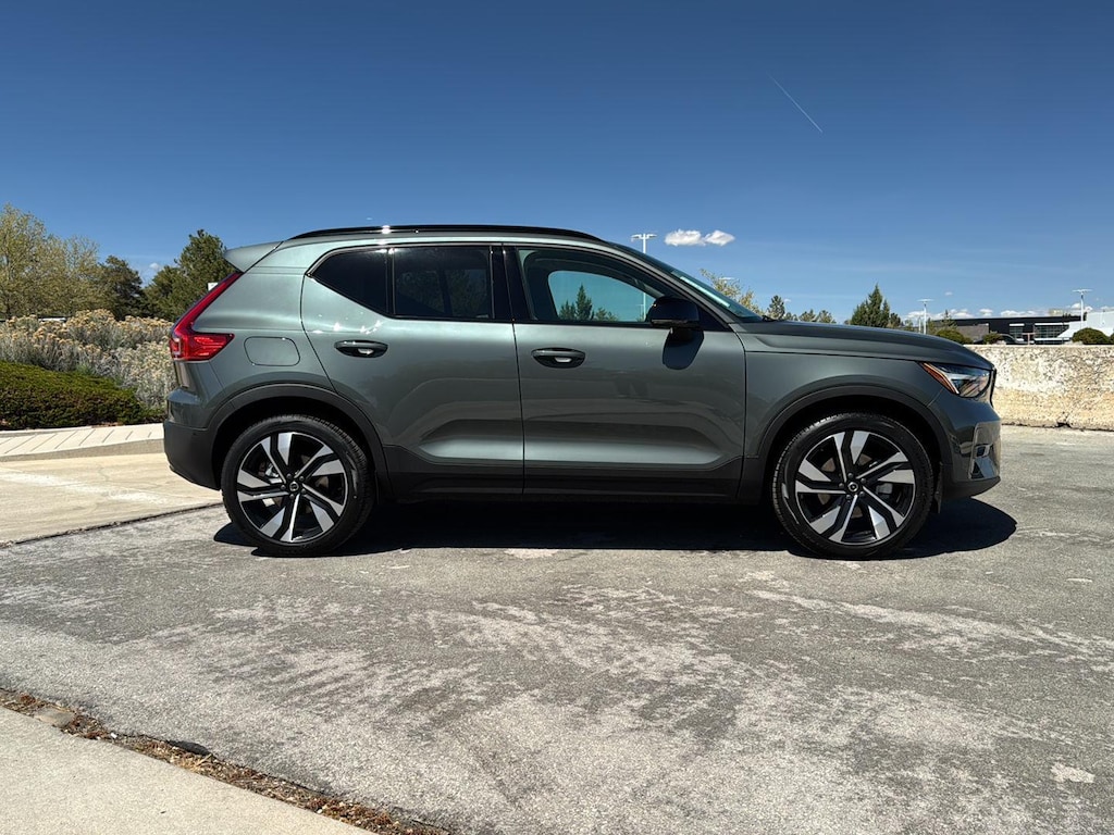 New 2026 Volvo XC40 B5 Ultra SUV