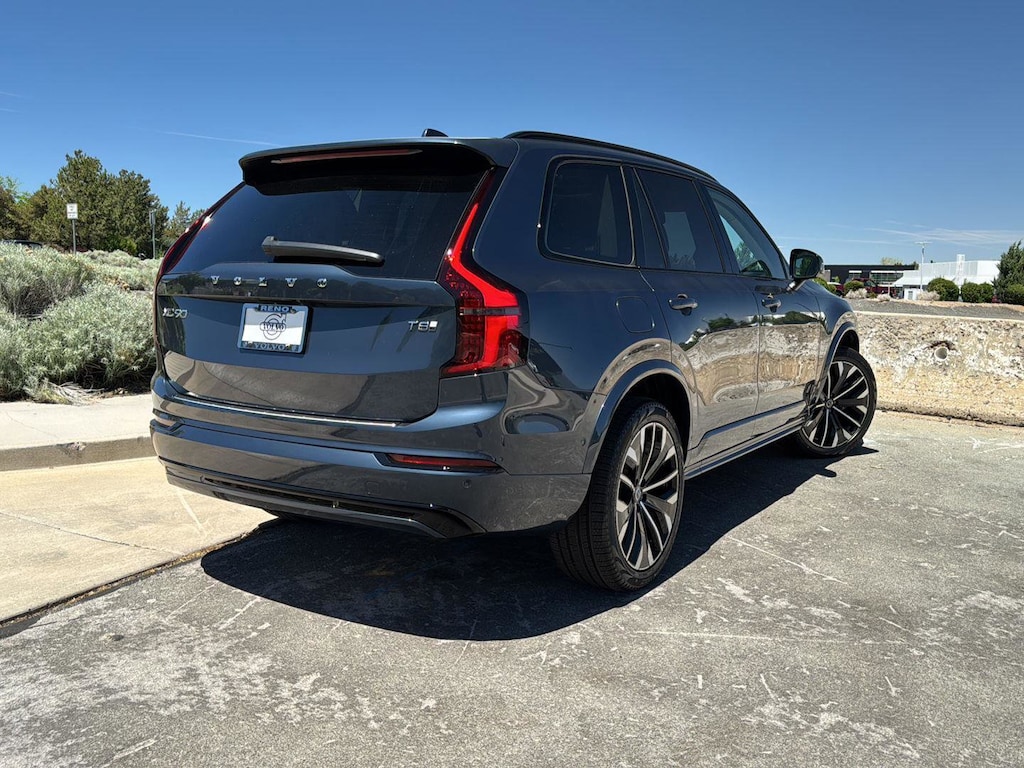 New 2026 Volvo XC90 plug-in hybrid T8 Ultra Dark Theme 7-Seater SUV