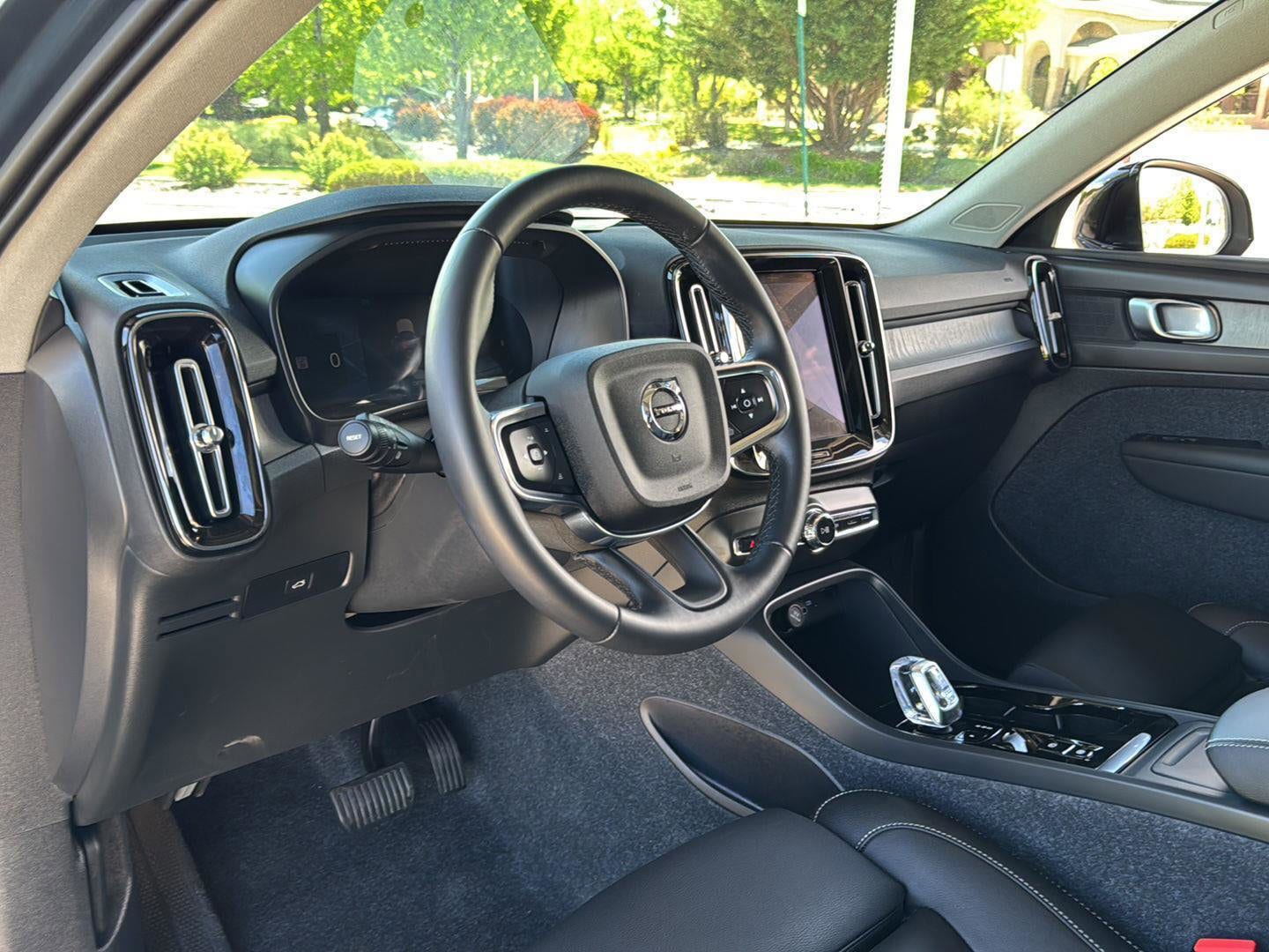2026 Volvo XC40 Plus - Photo 8