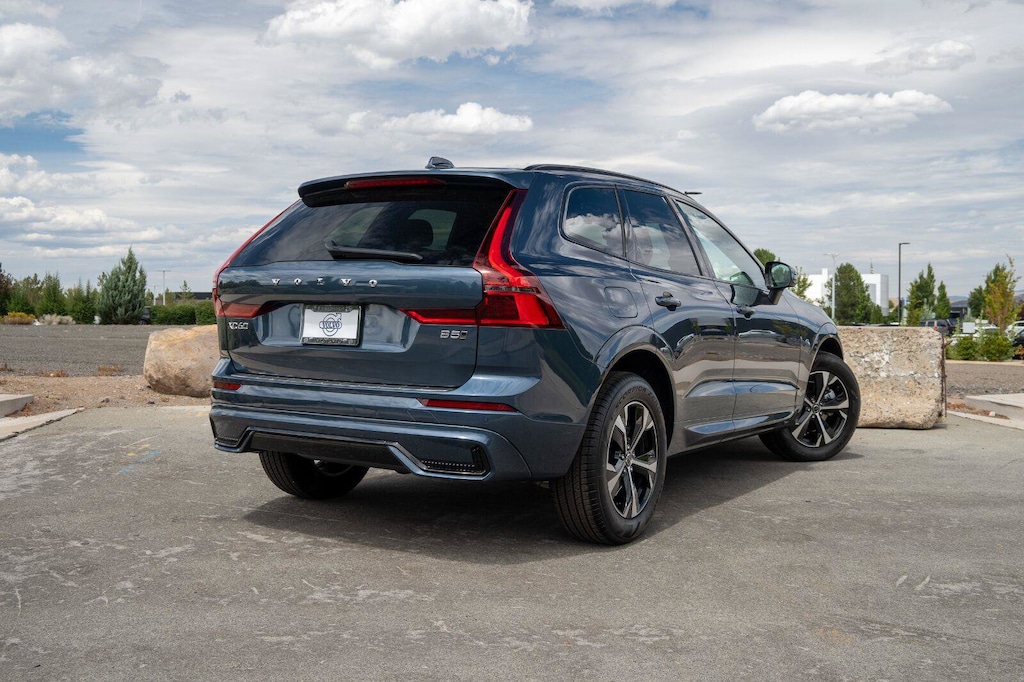 New 2026 Volvo XC60 B5 Core SUV