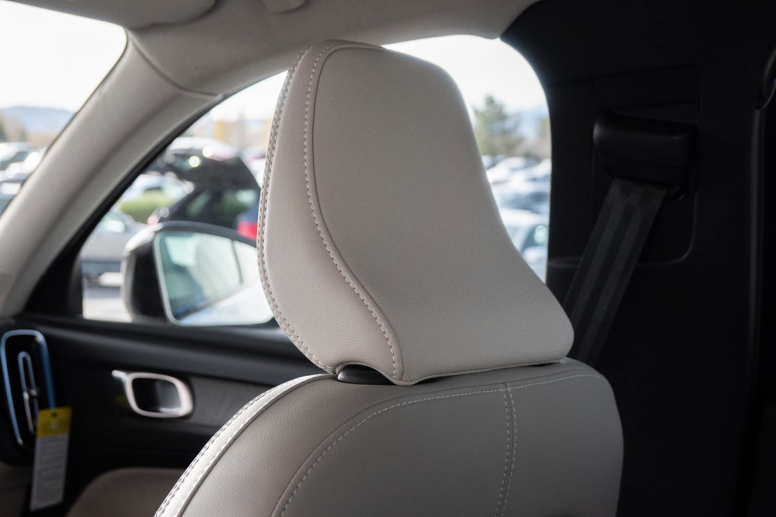 2026 Volvo XC40 Plus - Photo 21