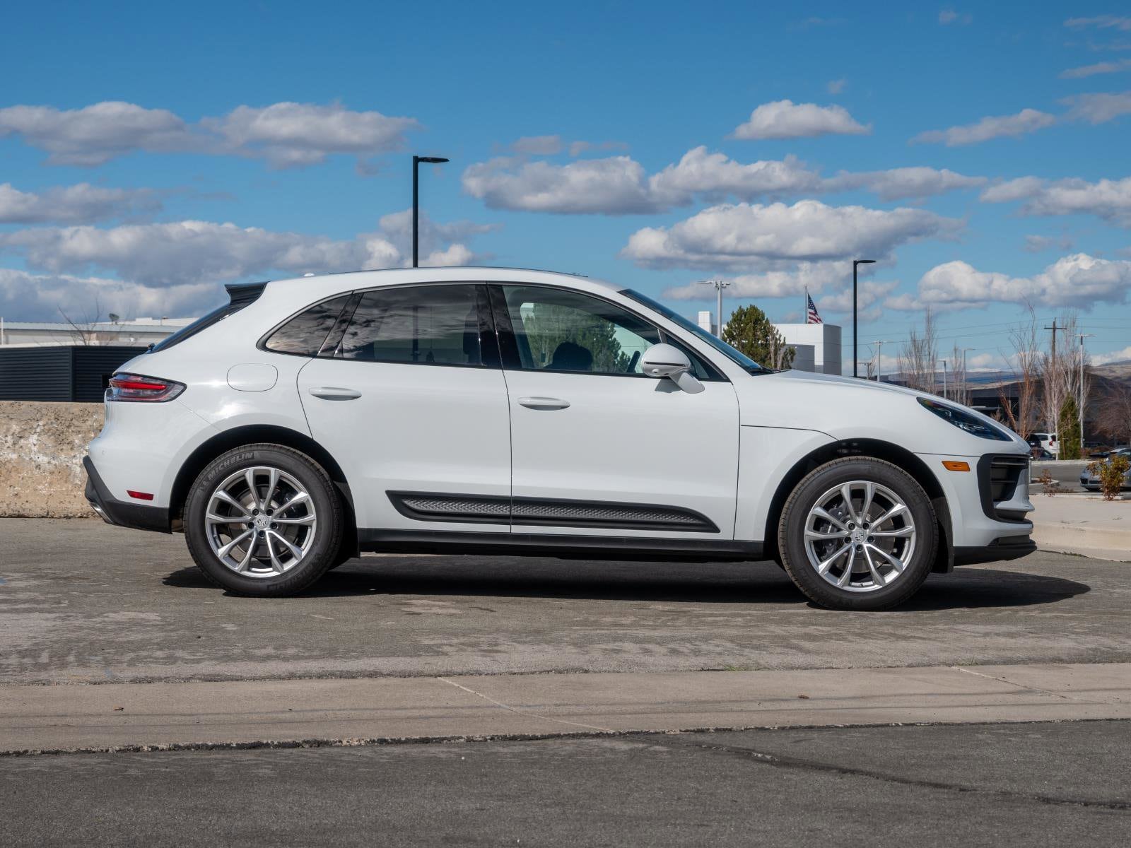 2025 Porsche Macan Base - Photo 8